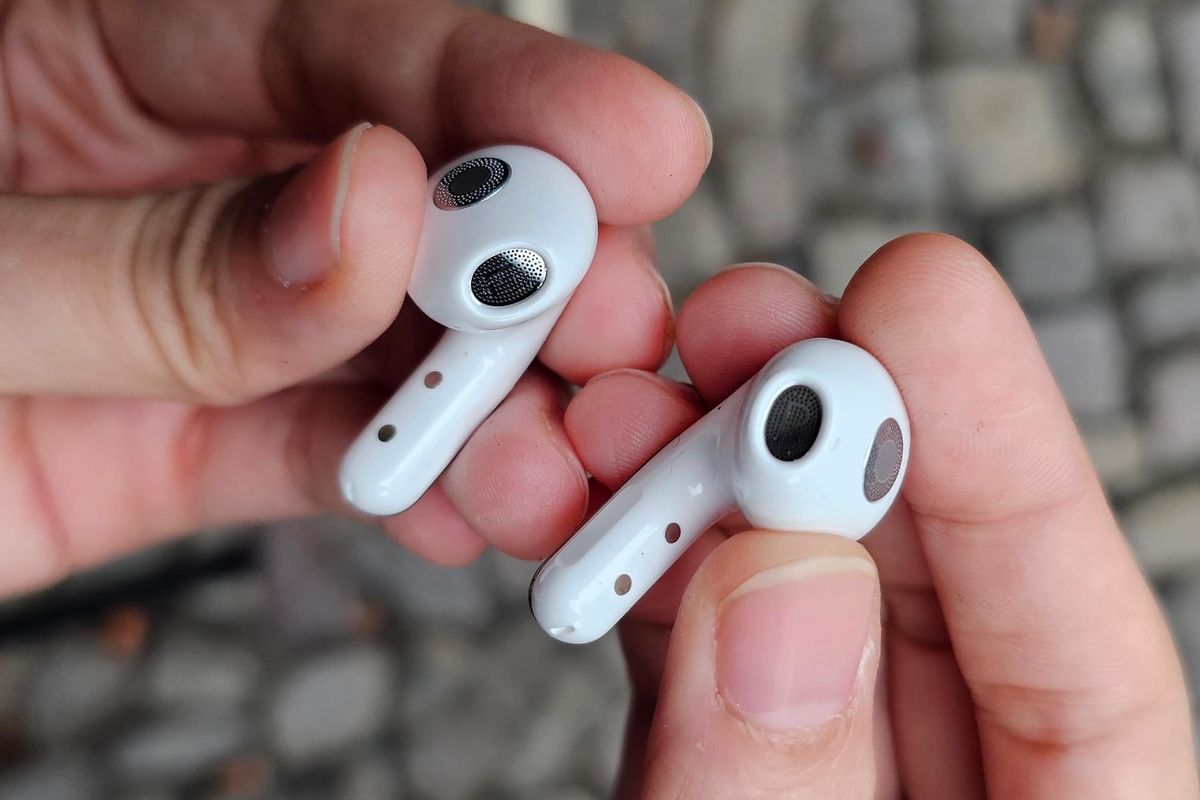 ‘Earpods Berdarah’, Dengarkan Lagu Bisa Bikin Telinga Berdarah?